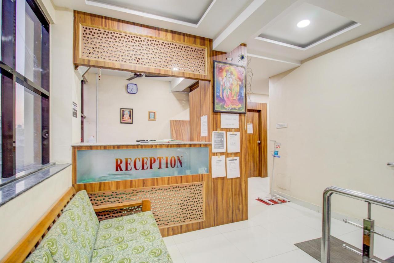 Oyo 81625 Hotel Radhika Manmad Luaran gambar