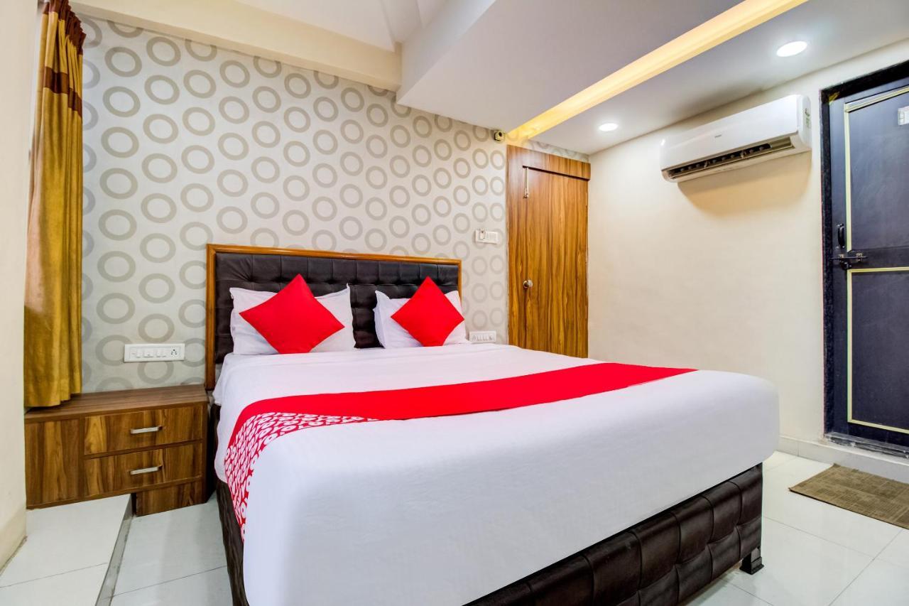 Oyo 81625 Hotel Radhika Manmad Luaran gambar